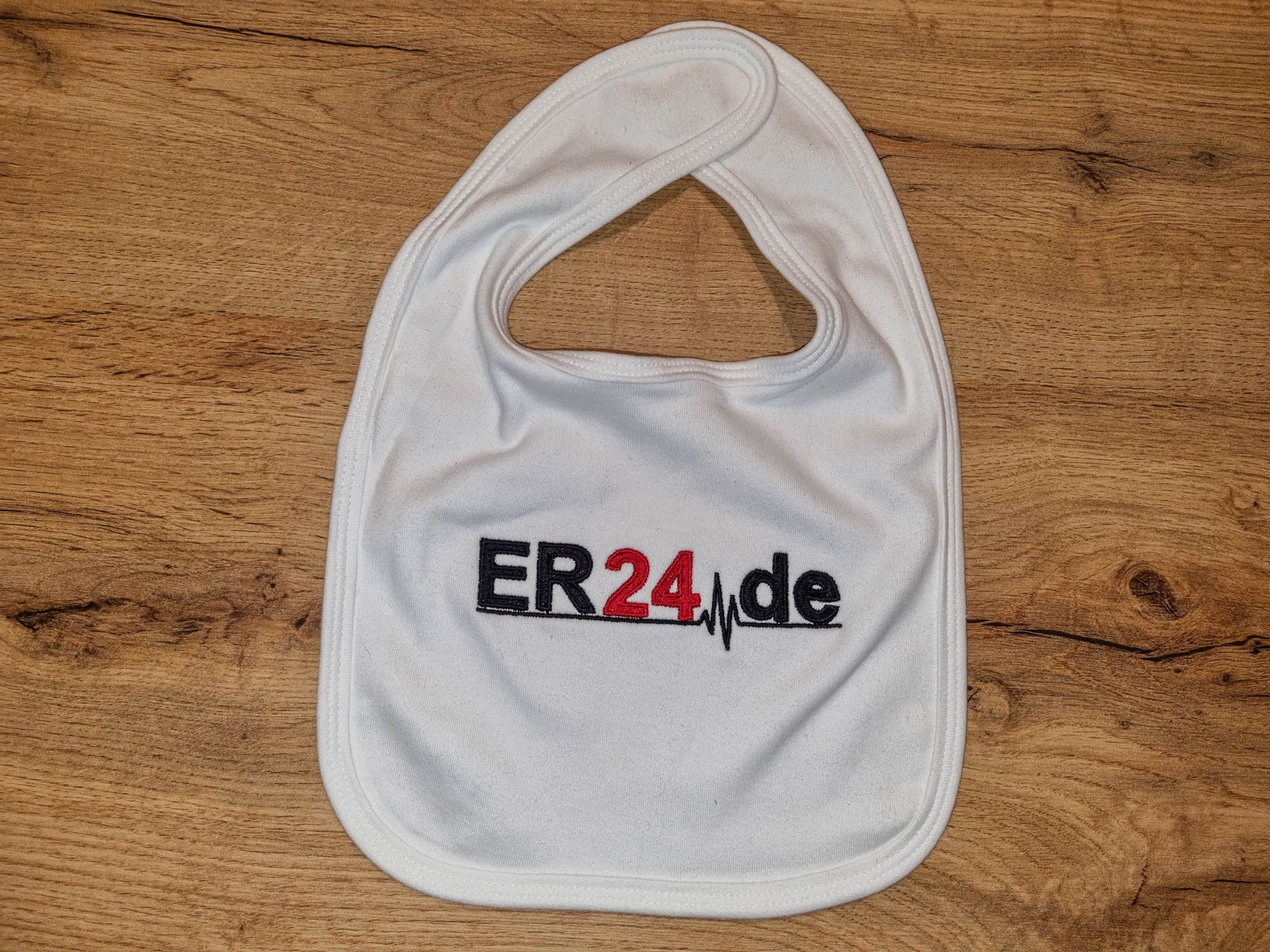 Baby Lätzchen mit originalem ER24 Aufdruck