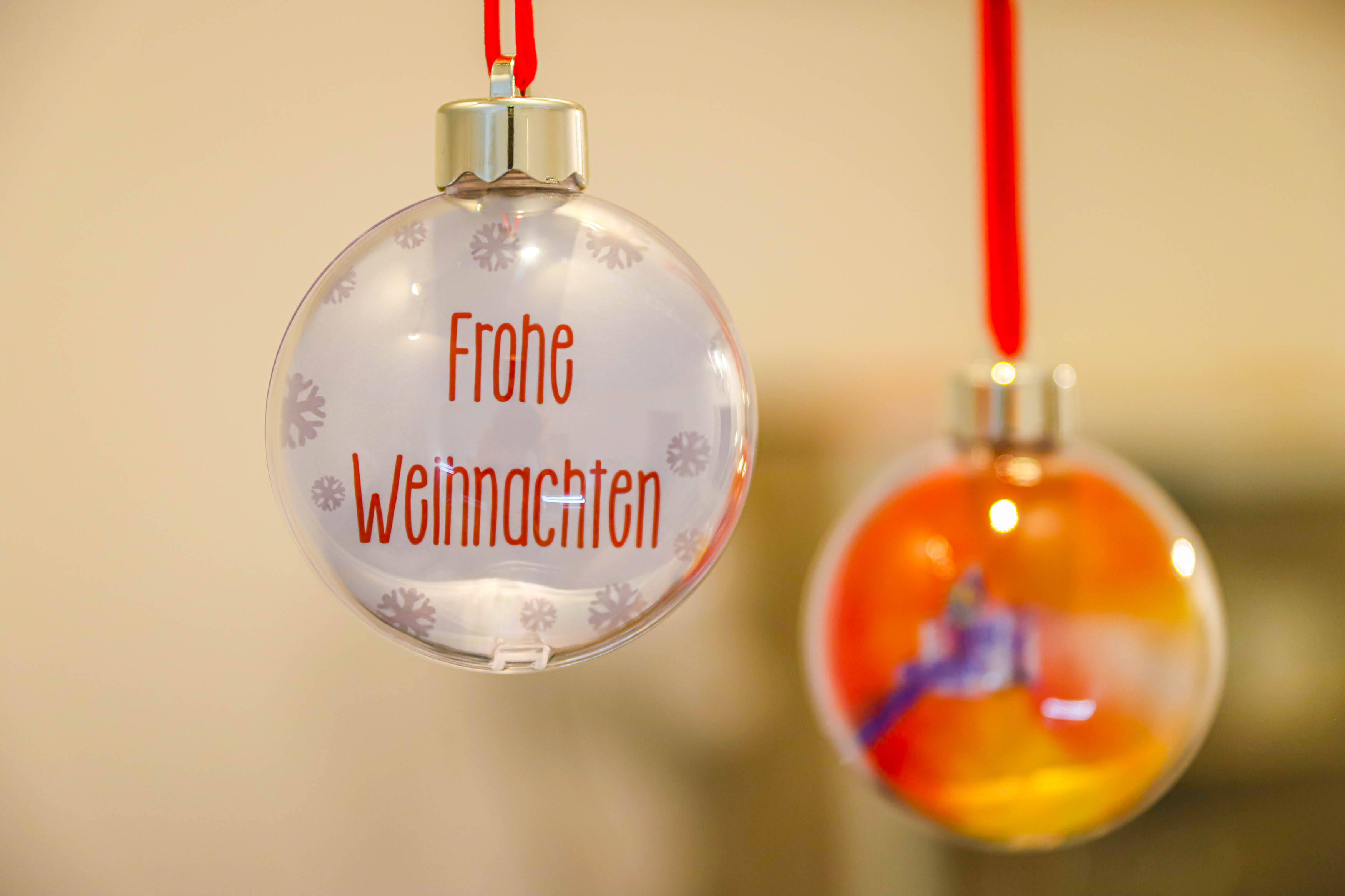 ER24 Christbaumkugel mit besinnlichem Blaulicht-Motiv ER24 Christbaumkugel mit besinnlichem Blaulicht-Motiv
